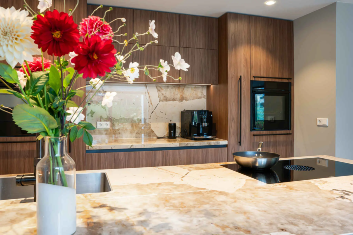 Warme, moderne keuken in Borne | HenZom Keukens