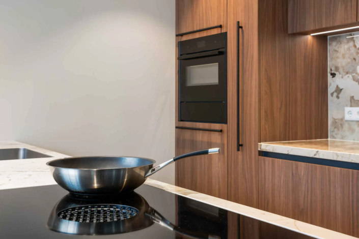 Warme, moderne keuken in Borne | HenZom Keukens