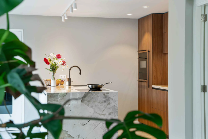 Warme, moderne keuken in Borne | HenZom Keukens