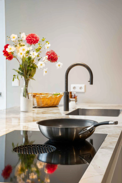 Warme, moderne keuken in Borne | HenZom Keukens