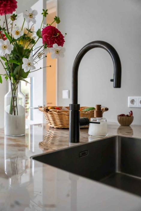 Warme, moderne keuken in Borne | HenZom Keukens