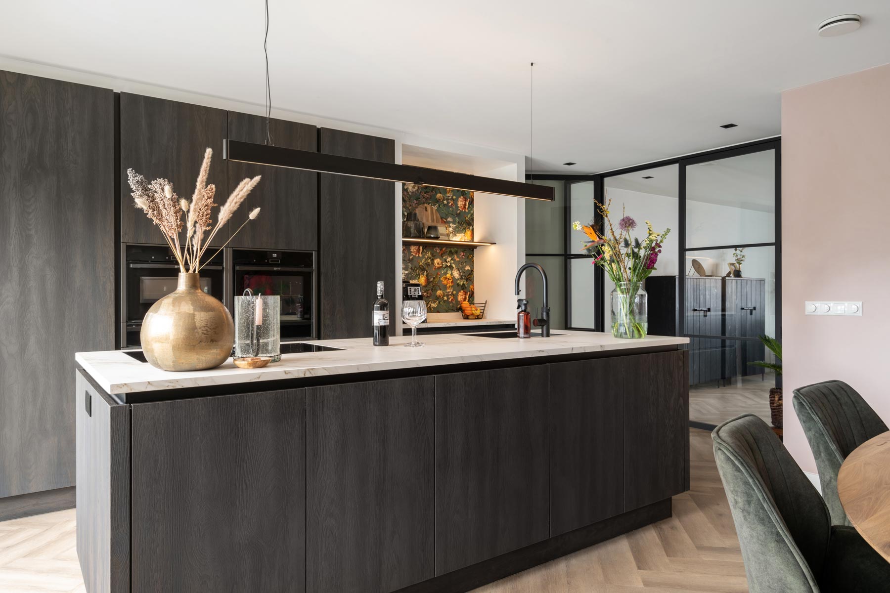 zwart bruine houtlook keuken | Henzom Keukens