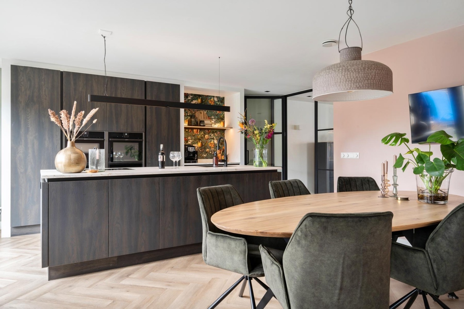 zwart bruine houtlook keuken | Henzom Keukens