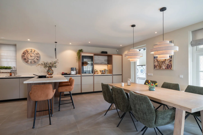 Warme, moderne keuken in Borne | HenZom Keukens