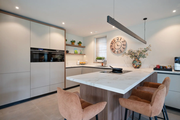 Warme, moderne keuken in Borne | HenZom Keukens