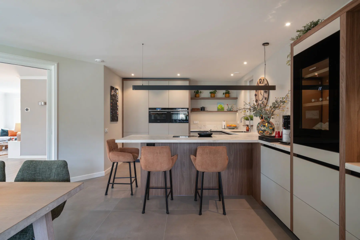 Warme, moderne keuken in Borne | HenZom Keukens