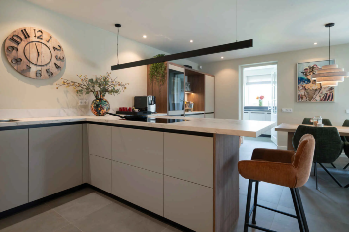 Warme, moderne keuken in Borne | HenZom Keukens