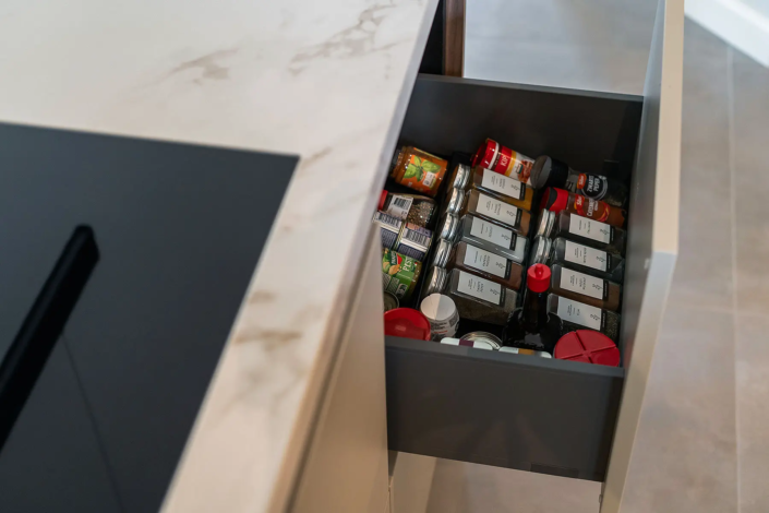 Warme, moderne keuken in Borne | HenZom Keukens